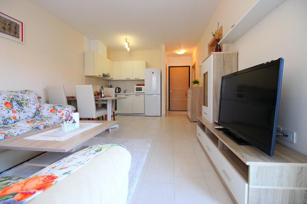 Apartment Brigite ロヴィニ エクステリア 写真